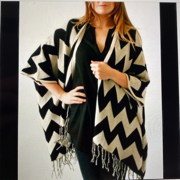 Fate chevron cardigan poncho Cape Womens Fringe Beige/Black Boho Fall warm L - Picture 2 of 10